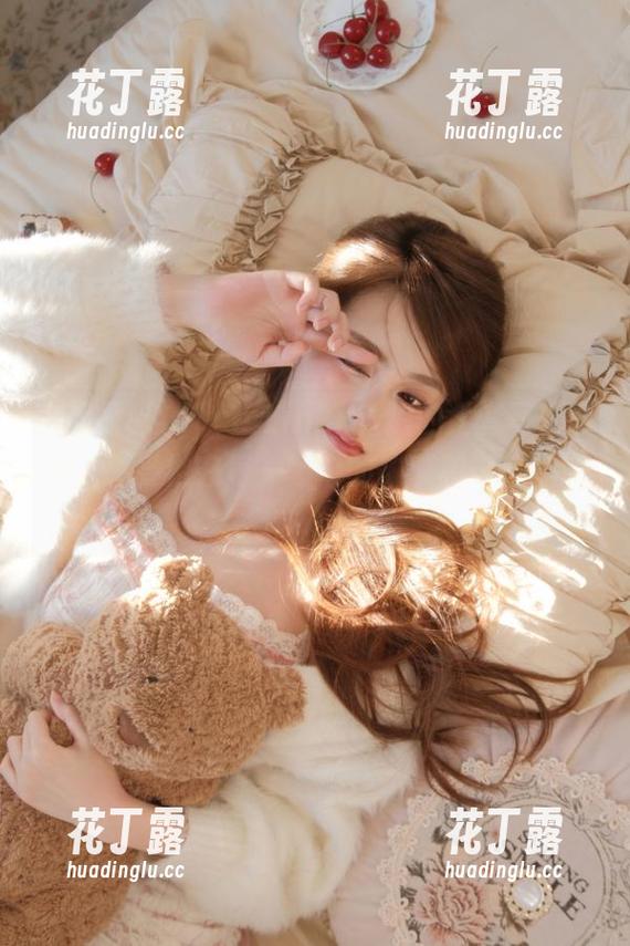 一起探秘Joyce Lin2x银狼的全套写真图集，感受她在每一帧中的故事和情感流露。.txt
